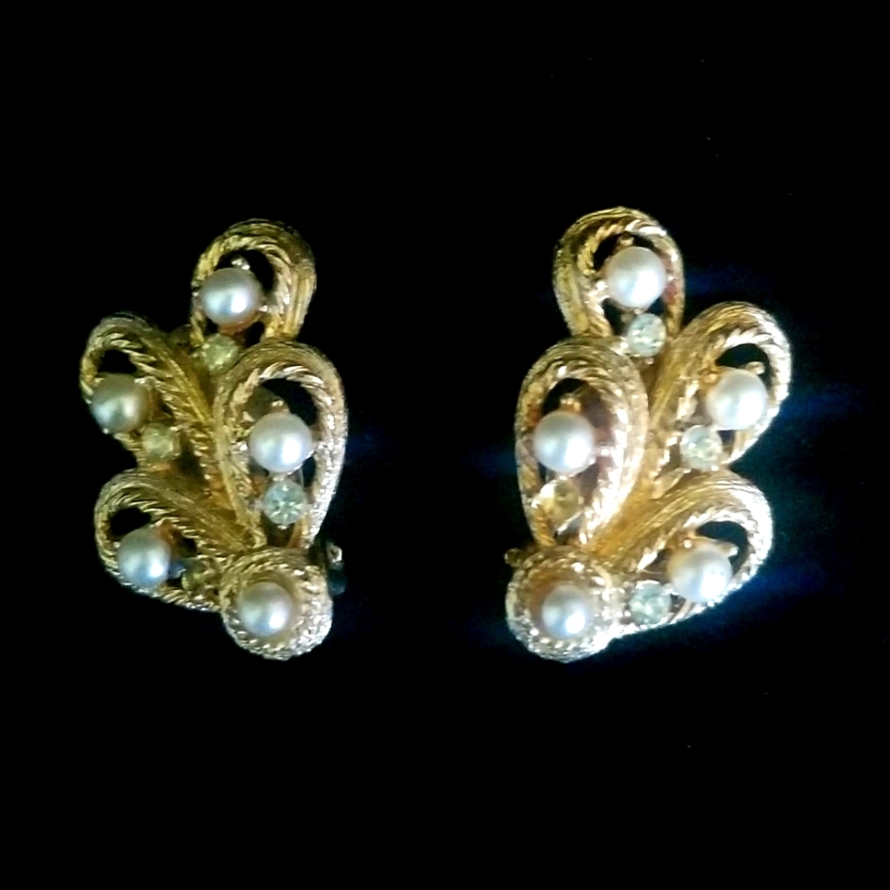 Vintage Signed Kramer Gold Tone and Faux Pearl  Earrings, Clip on
